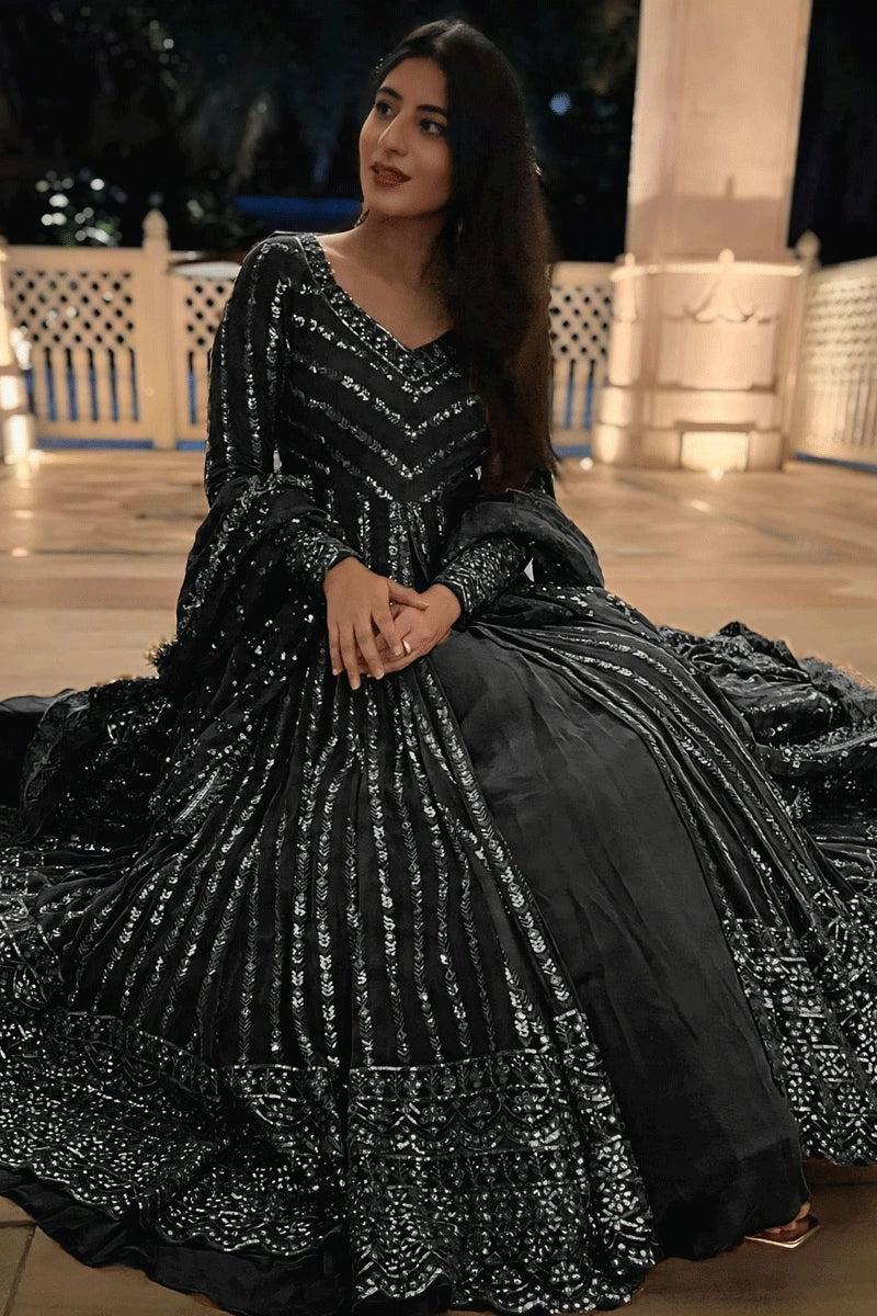 Yankita Kapoor Black Colour Gown For Wedding Event