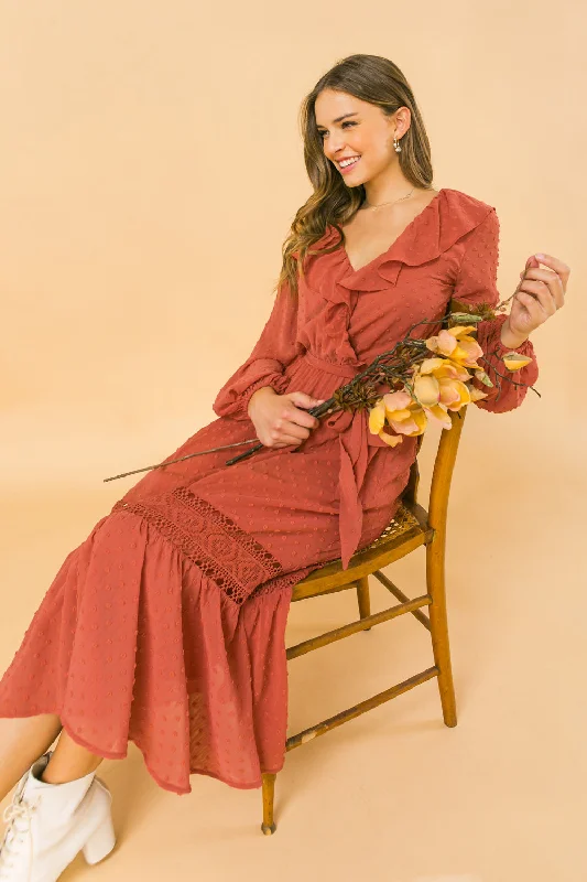 SHE'S THE CENTER OF ATTENTION MIDI DRESS