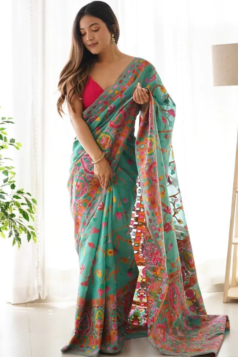 Traditional Saree Look For Wedding Guest